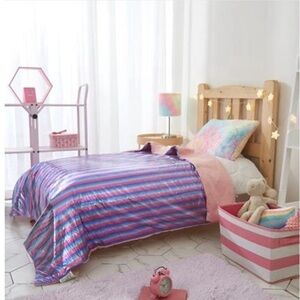 Mermaid Scale Fuzzy Ombré Throw Blanket NWT Pink